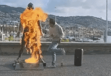 Statue Cristiano Ronaldo vandalisée : la vidéo choc à Madère CHOC : La statue de Cristiano Ronaldo vandalisée à Madère, la vidéo qui scandalise les fans