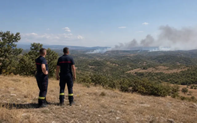 Feu en Ardèche aujourd’hui : risque, interdictions et carte officielle